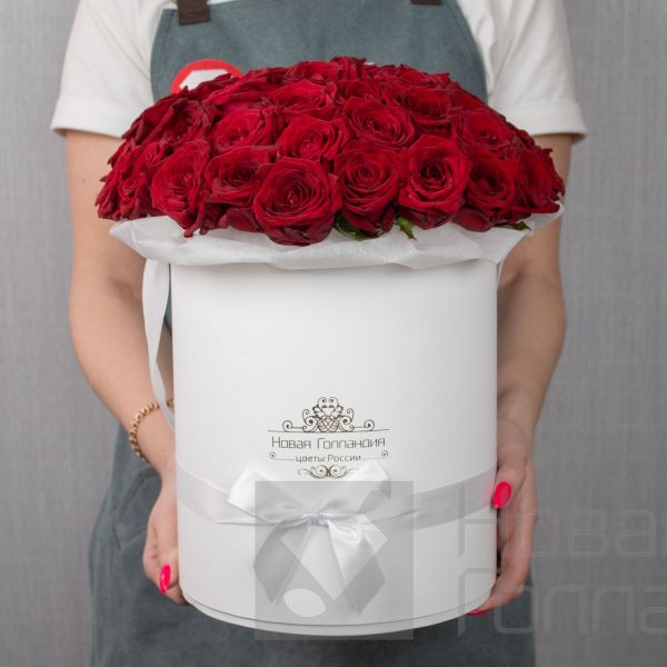 51 Красная роза в большой белой шляпной коробке №213