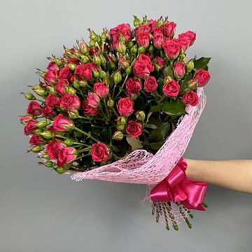 Букет 21 малиновая кустовая роза
