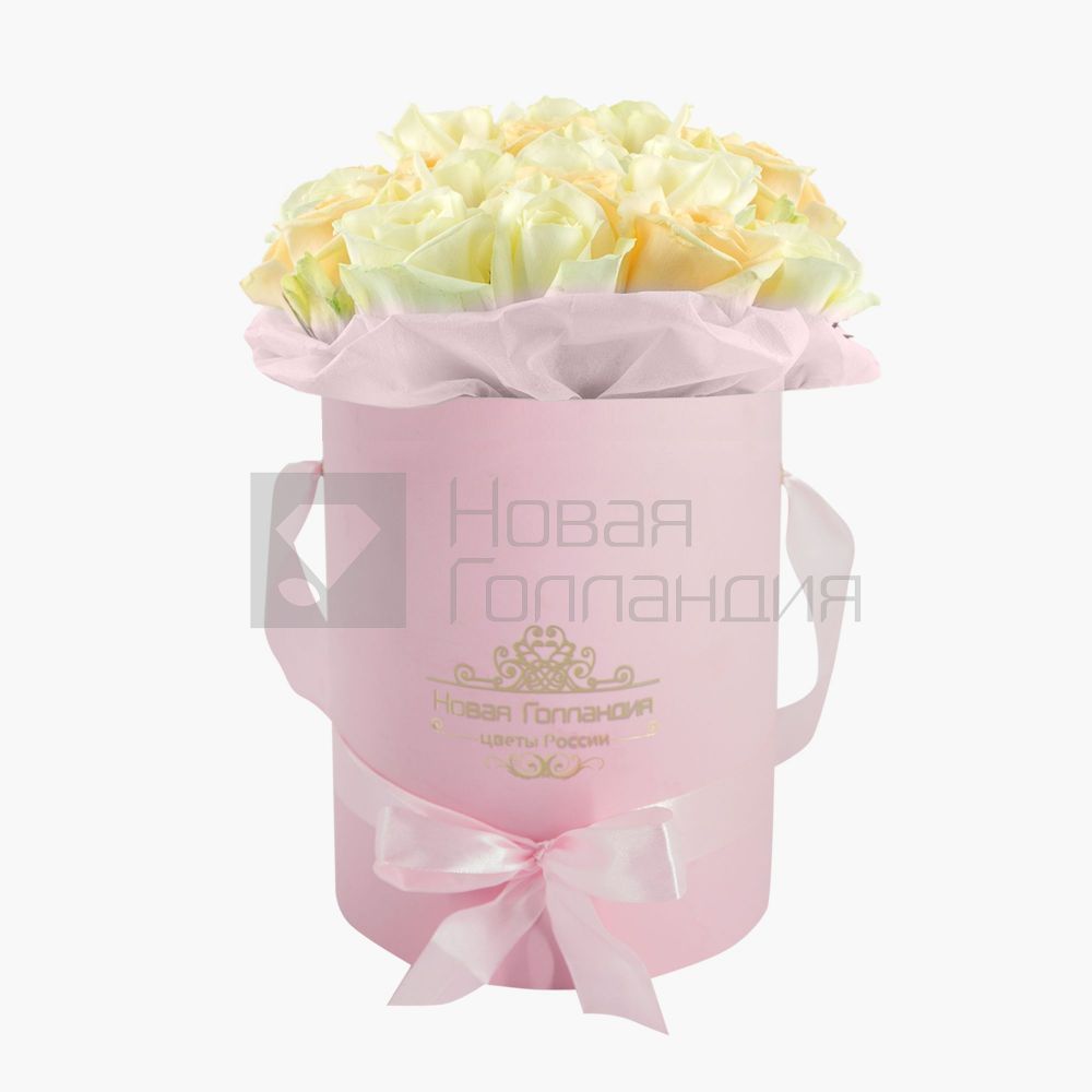 15 кремово-белых роз в маленькой розовой коробке №754