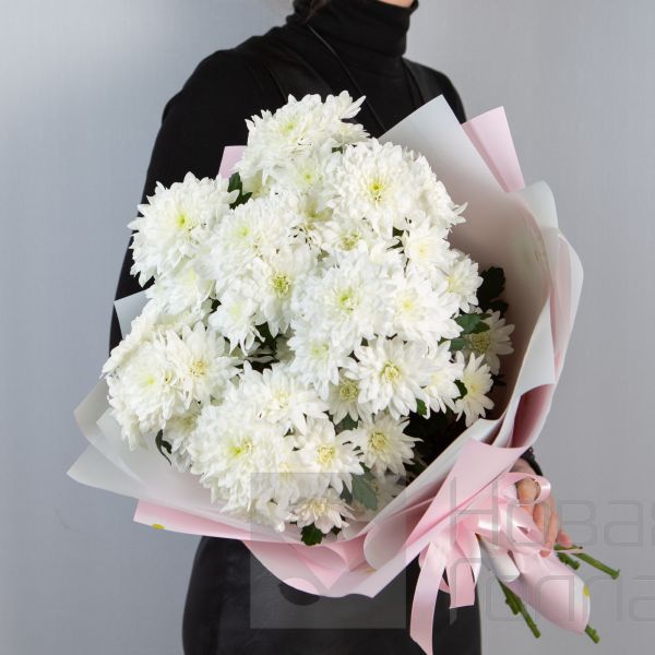 Букет из 7 белых кустовых хризантем