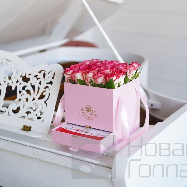 Розовая коробка шкатулка 25 розовых роз Raffaello в подарок №391