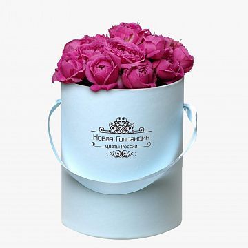 9 розовых кустовых пионовидных роз в маленькой голубой коробке №290 9 розовых кустовых пионовидных роз в маленькой голубой коробке №290