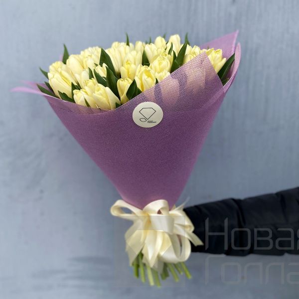 Букет 51 кремовый тюльпан