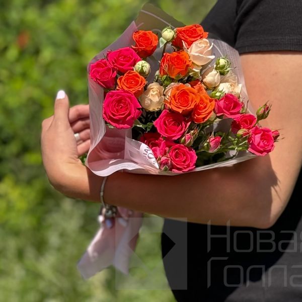 Букет 9 кустовых роз ассорти