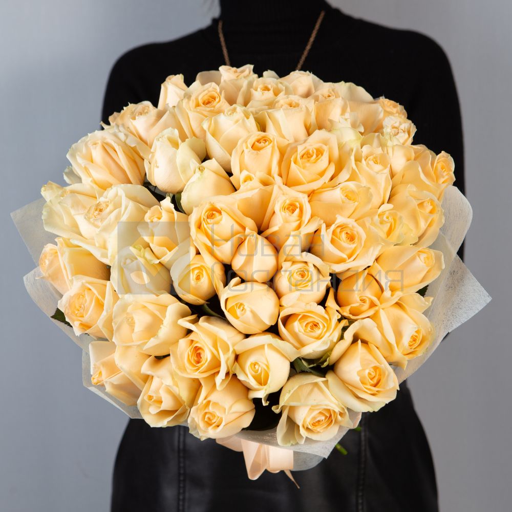 Букет 51 кремовая роз Кения 40 см в упаковке