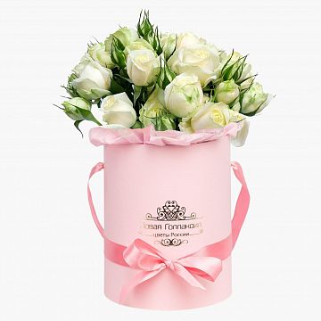 Белые пионовидные розы в маленькой розовой шляпной коробке №714 Белые пионовидные розы в маленькой розовой шляпной коробке №714
