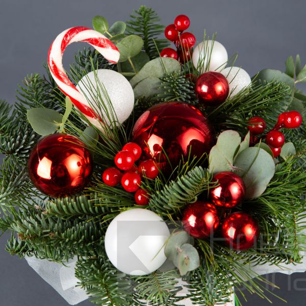 Композиция в маленькой коробке новогодней