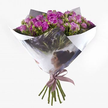 Букет из 11 розовых кустовых 40 см пионовидных роз в дизайнерской упаковке Букет из 11 розовых кустовых 40 см пионовидных роз в дизайнерской упаковке