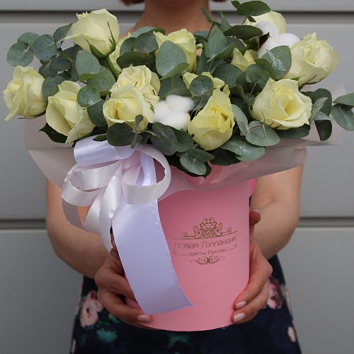 15 роз Кения в розовой шляпной коробке с хлопком