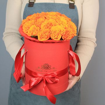 25 оранжевых роз в красной шляпной коробке №15 25 оранжевых роз в красной шляпной коробке №15