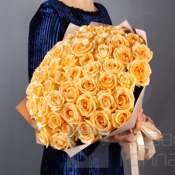 Букет 55 кремовых роз 40 см