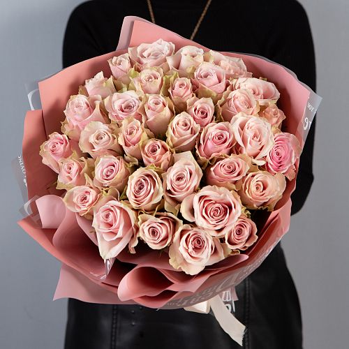 Букет 35 нюдовых роз Кения  40 см в  упаковке