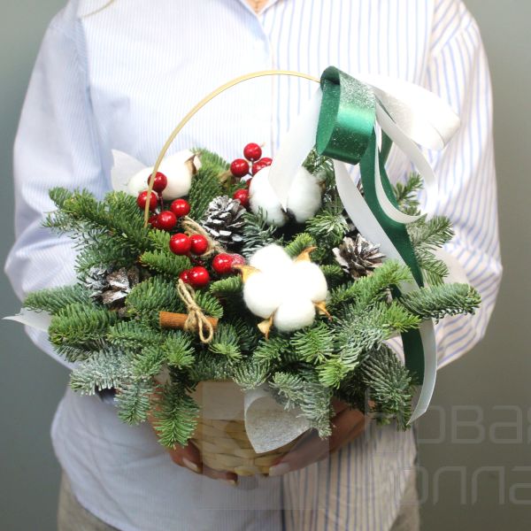 Снежное обаяние в корзине