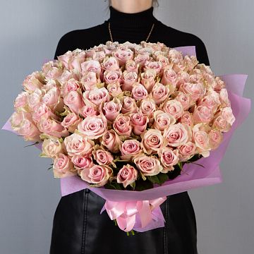 Букет 101 нюдовая роза Кения 40 см в упаковке Букет 101 нюдовая роза Кения 40 см в упаковке