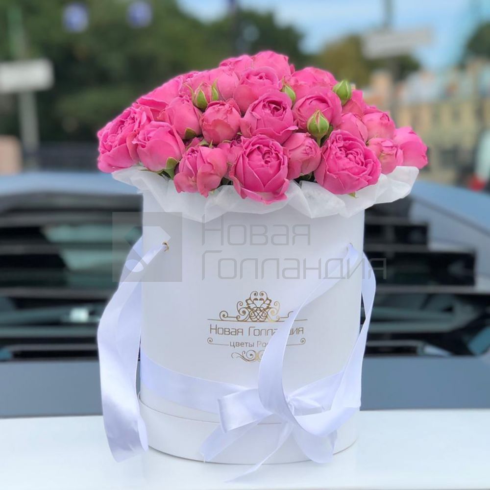 Заказать 11 пионовидных роз в белой шляпной коробке с доставкой.