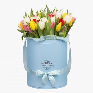 59 тюльпанов микс в большой голубой шляпной коробке №519
