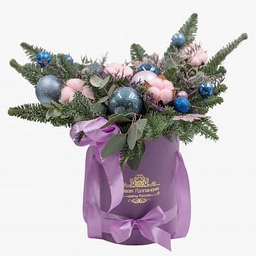 Композиция Зимнее очарование в сиреневой шляпной коробке Композиция Зимнее очарование в сиреневой шляпной коробке