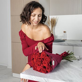 Букет 21 красная роза 50см.