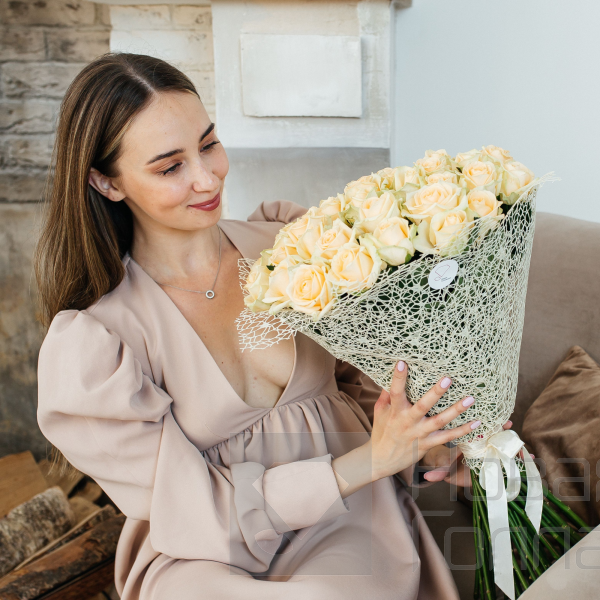 Букет 51 кремовая  роза 70 см