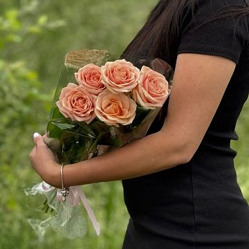 Букет из 5 нюдовых роз