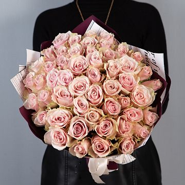 Букет 51 нюдовая роза кения 40 см в упаковке Букет 51 нюдовая роза кения 40 см в упаковке