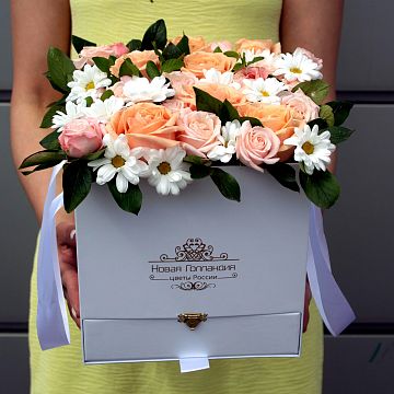 Коробка квадратная белая Акция