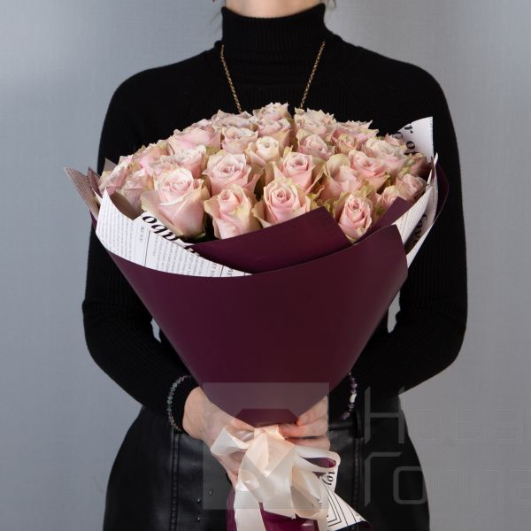 Букет 51 нюдовая роза кения 40 см в  упаковке