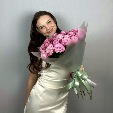 Букет 9 малиновых кустовых пионовидных роз 40 см Букет 9 малиновых кустовых пионовидных роз 40 см