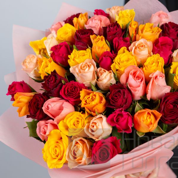 Букет 51 роза Кения микс 40 см в упаковке