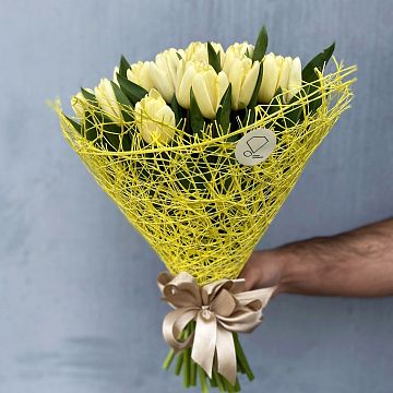 Букет 35 кремовых тюльпанов